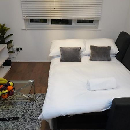 2Bedrm-4Guests-Parking-Nearstation Daire Londra Dış mekan fotoğraf
