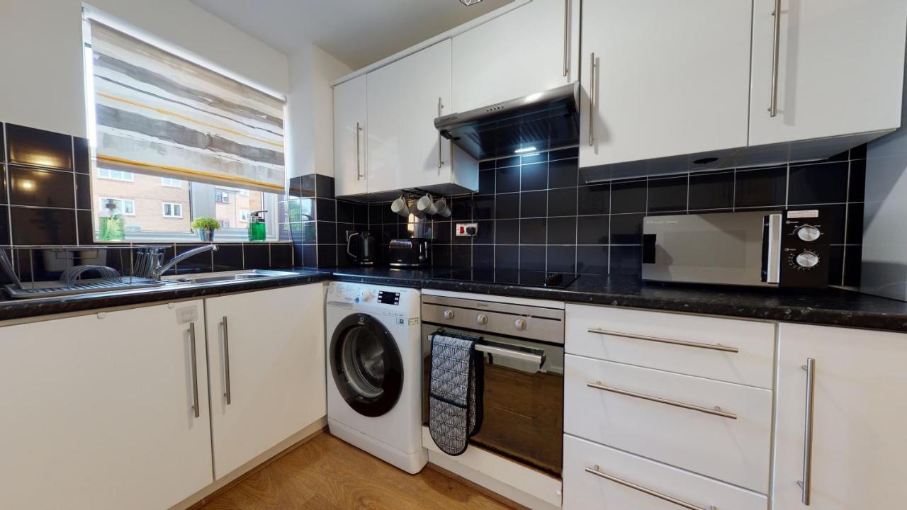 2Bedrm-4Guests-Parking-Nearstation Daire Londra Dış mekan fotoğraf