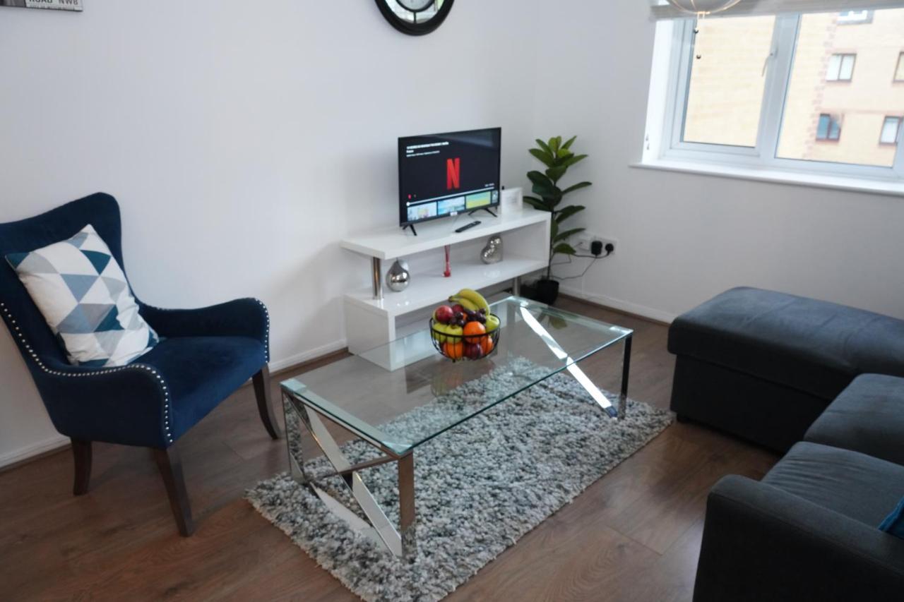 2Bedrm-4Guests-Parking-Nearstation Daire Londra Dış mekan fotoğraf